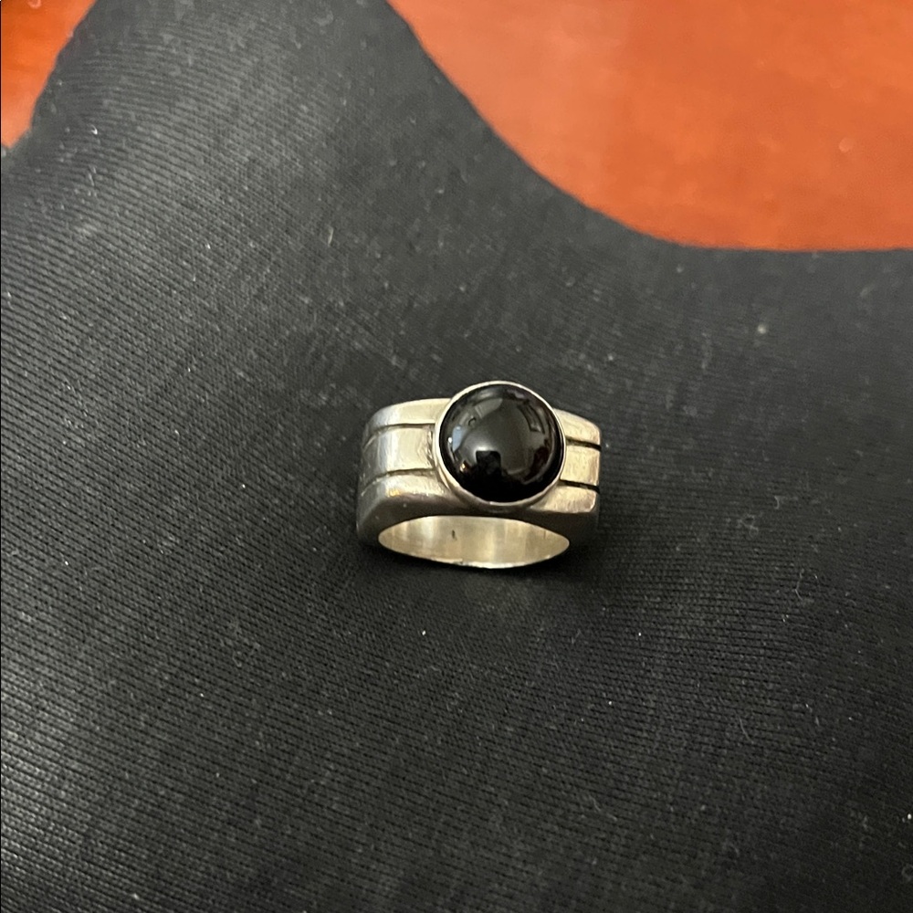 Silpada size 6 Ring with black onyx round stone
